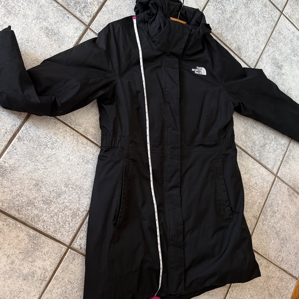 The North Face Women's Black Ski Jacket - Picture 9 of 9